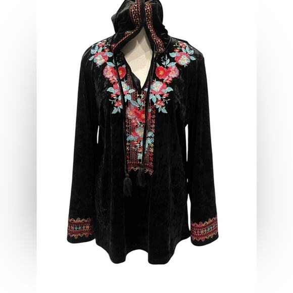 Sweaters - Andree by Unit Embroidered Velour Hoodie Sz Small NWT